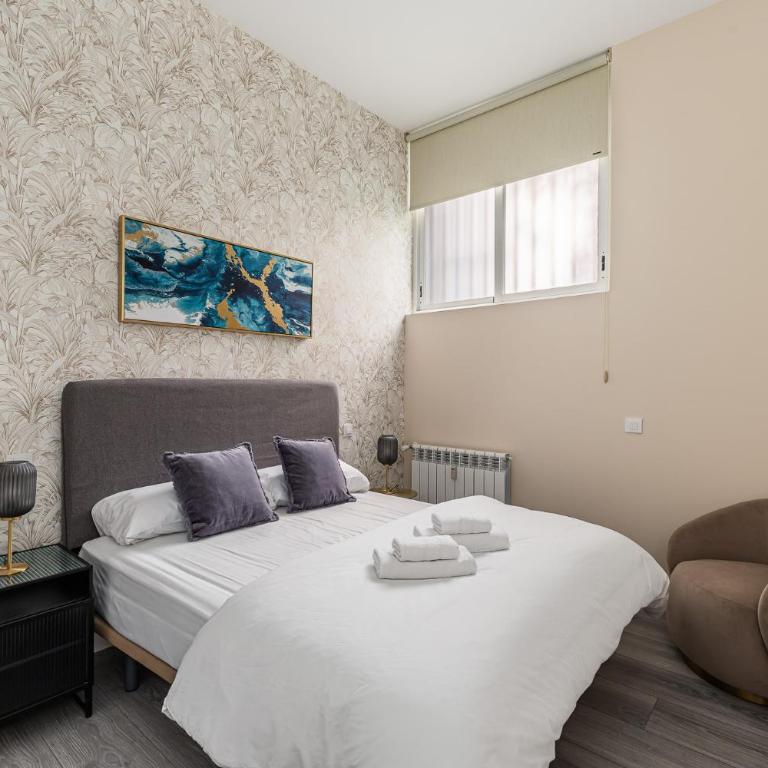Waou Glam II Plaza España - Three-Bedroom Apartment - 12