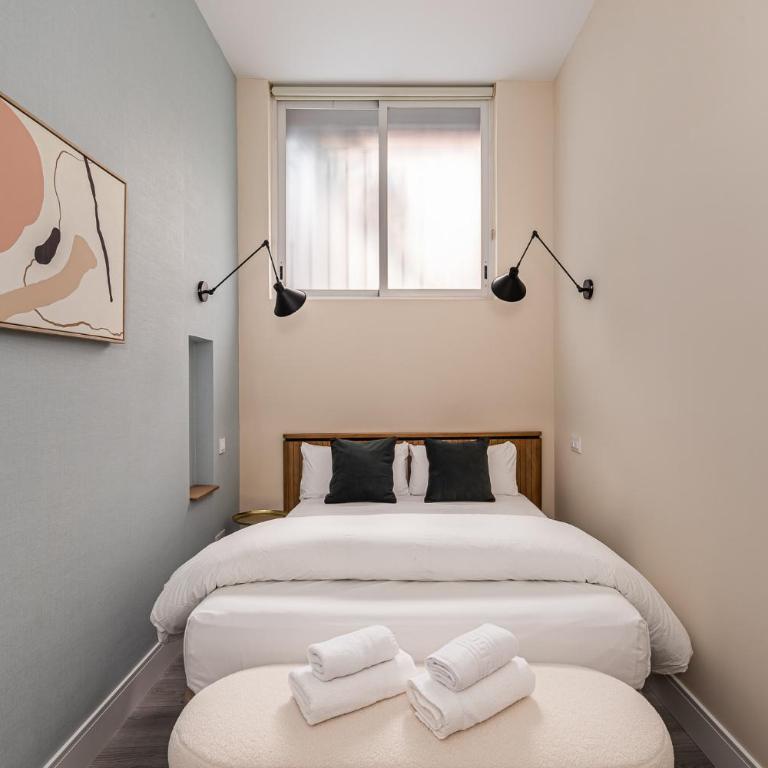 Waou Glam II Plaza España - Three-Bedroom Apartment - 15