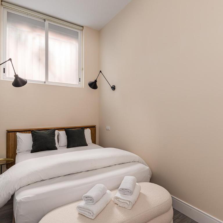 Waou Glam II Plaza España - Three-Bedroom Apartment - 16