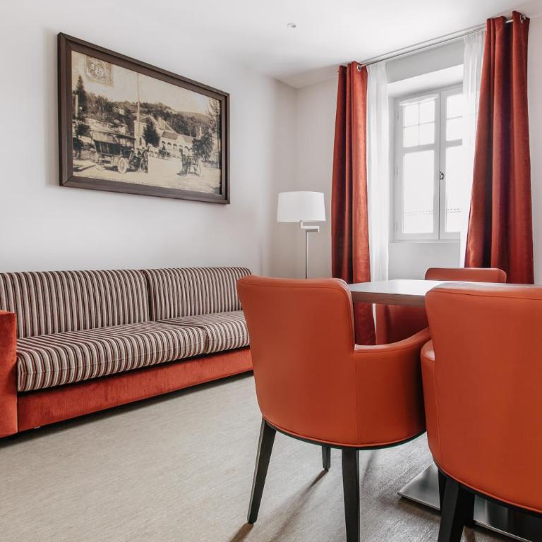 Hotel-Café du Trinquet - Suite avec Terrasse et Cuisine en Option - 5