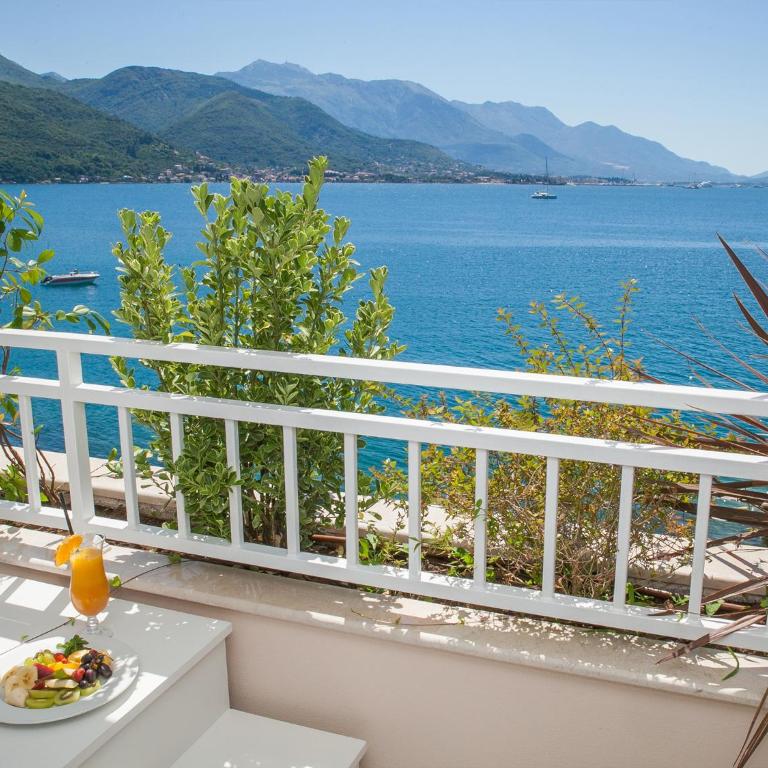 Boutique Hotel and Spa Blanc & Bleu - Blanche - Junior Suite with Terrace and Sea View - 12