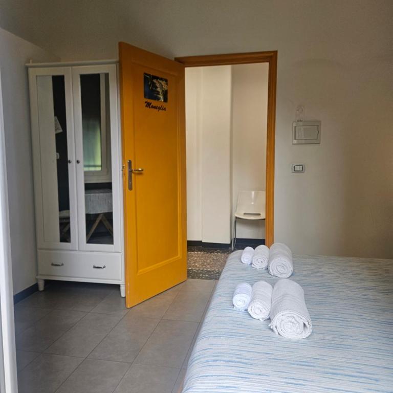 Affittacamere A Filippo's Room by the Sea - Gaslini - King Room with Garden View - 6