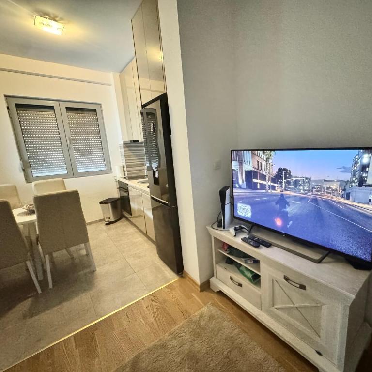 Apartment Central Budva - Two-Bedroom Apartment - 10