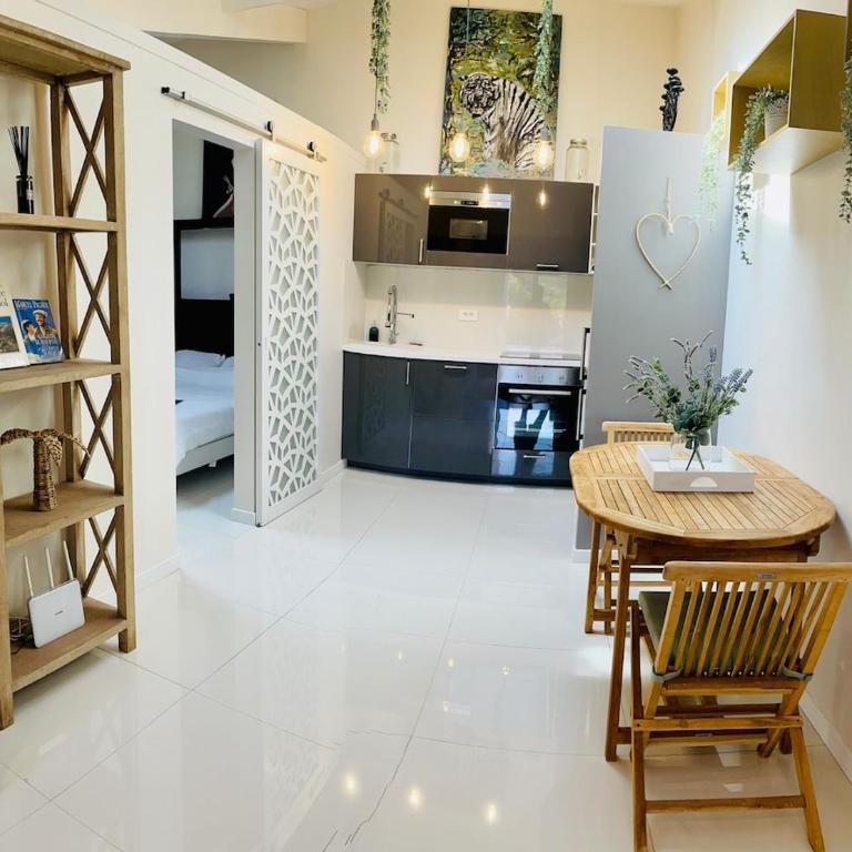 Guest House, La Treille, Marseille - Two-Bedroom Apartment - 8
