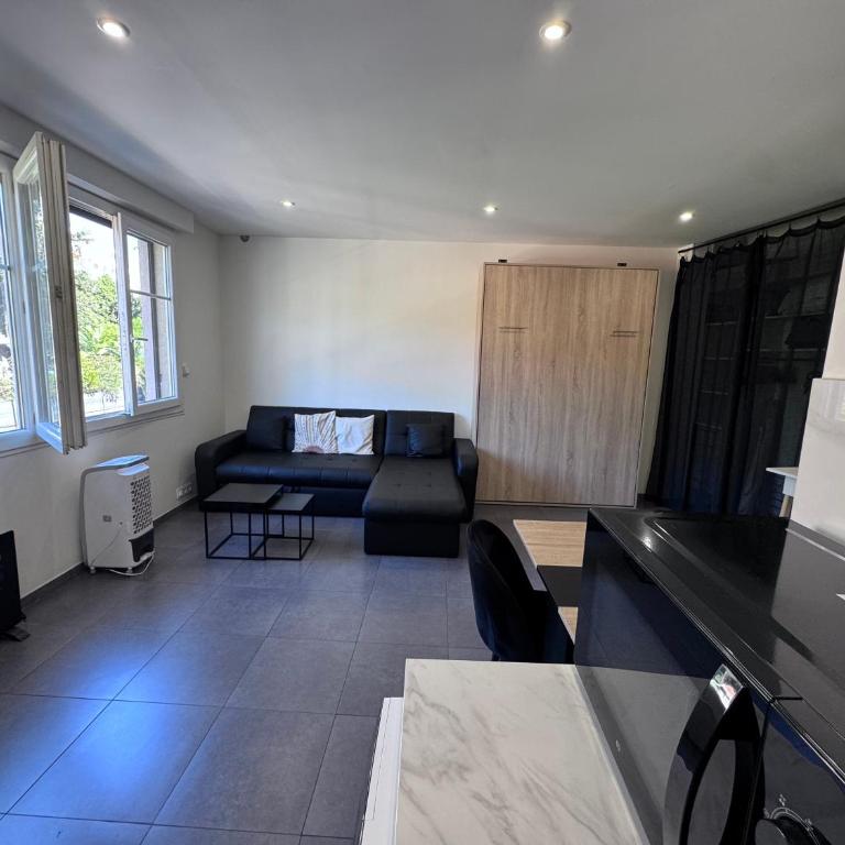 GRAND STUDIO RENOVE A CANNES IDEAL VACANCES et CONGRES - MER A PIED! - Appartement 1 Chambre - 14