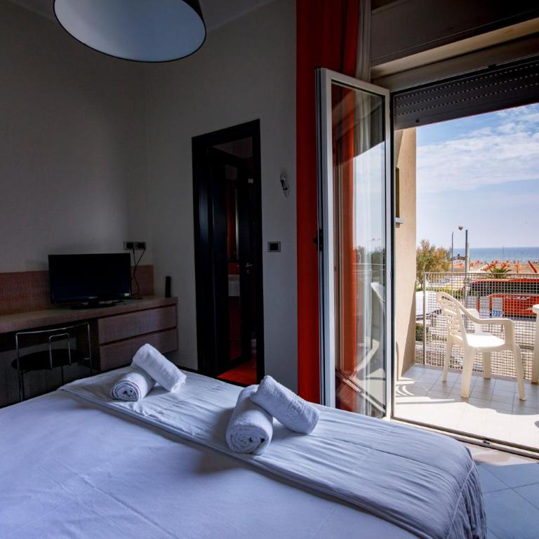 Hotel Derby - Camera Matrimoniale con Balcone e Vista Mare - 11