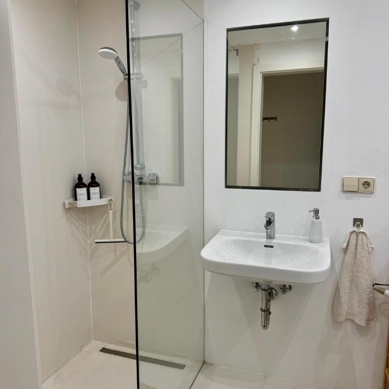 Eigene Souterrain Keller Wohnung nähe Olympiapark - von privat - Apartment mit 1 Schlafzimmer - 17