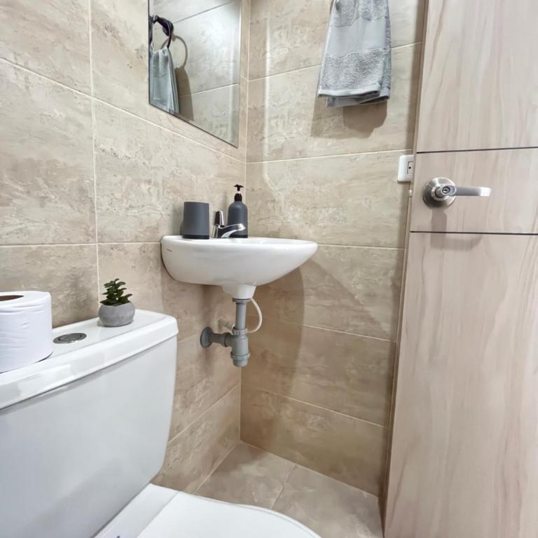 Apartamento Ideal cerca de Zona Industrial, Terminal y Centro Comercial - Two-Bedroom Apartment - 24