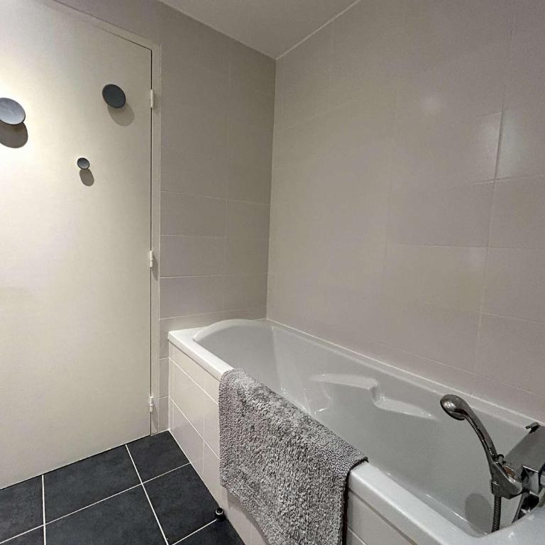 Appartement rénové 4 pièces, 6 couchages avec parking - Appartement 3 Chambres - 14