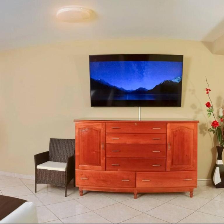 Hostel Esperanza - Comfort Triple Room with Shower - 2