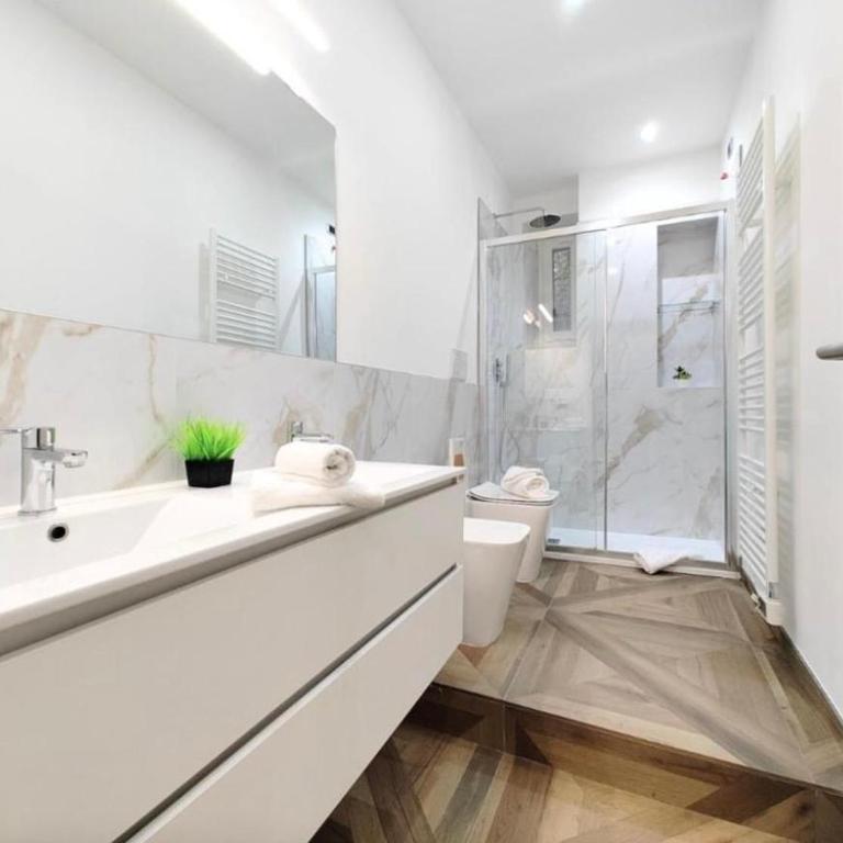 Prisma Suite, A due Passi dalla Stazione - Appartamento Deluxe con 3 Camere da Letto - 4
