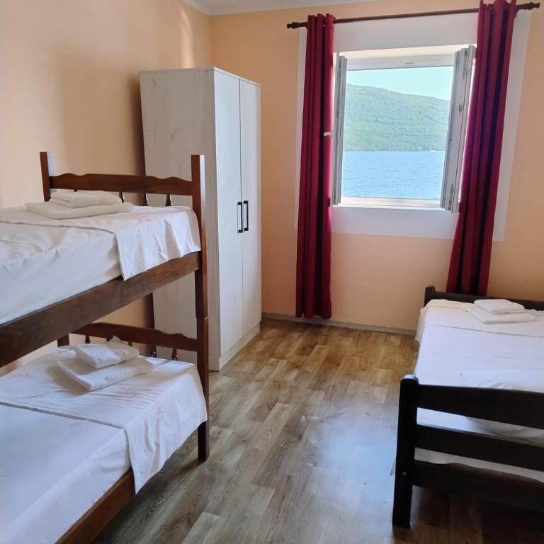 Kuća sa privatnom plazom - Two-Bedroom Apartment with Sea View - 11