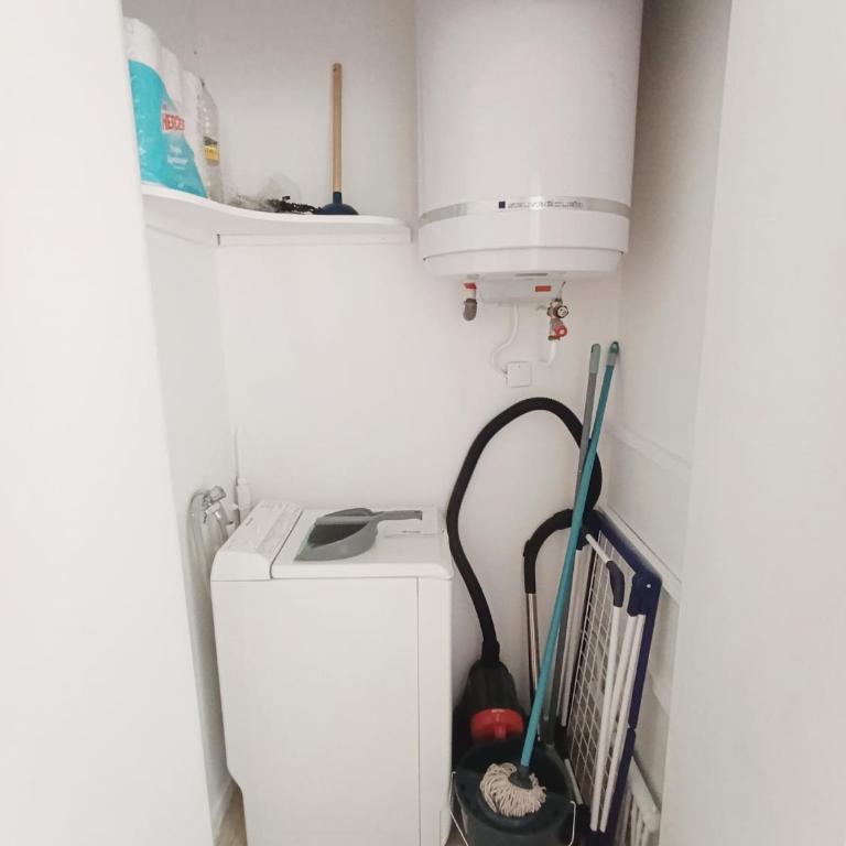 Appartement 2 pièces avec Balcon, Clim et Parking au Port de Hyères - Apartment mit 1 Schlafzimmer - 13