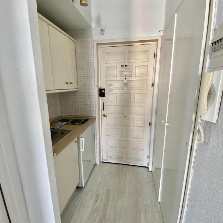 Torremolinos Centro Apartaestudio sin reformar súper precio - Apartamento de 1 dormitorio - 7