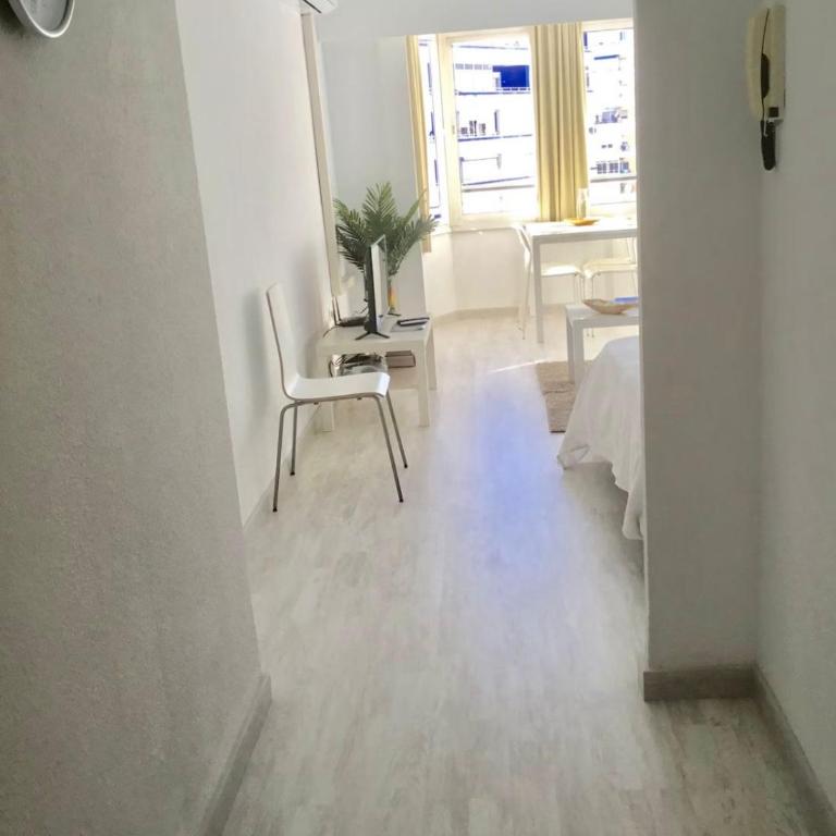 Torremolinos Centro Apartaestudio sin reformar súper precio - Apartamento de 1 dormitorio - 8