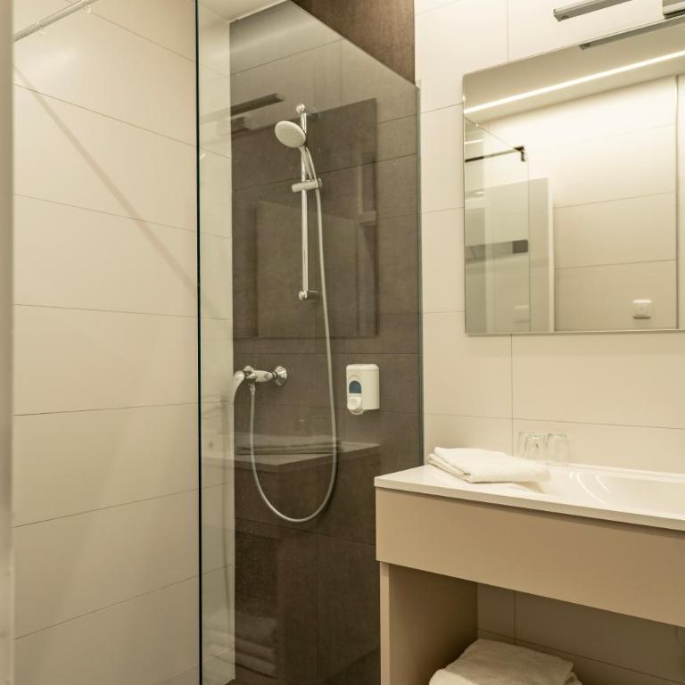 Hotel Lokomotive - Vierbettzimmer - 3
