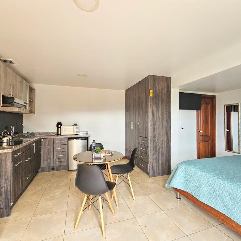 Altamira Apart Suites Tumbaco - Deluxe King Studio - 2