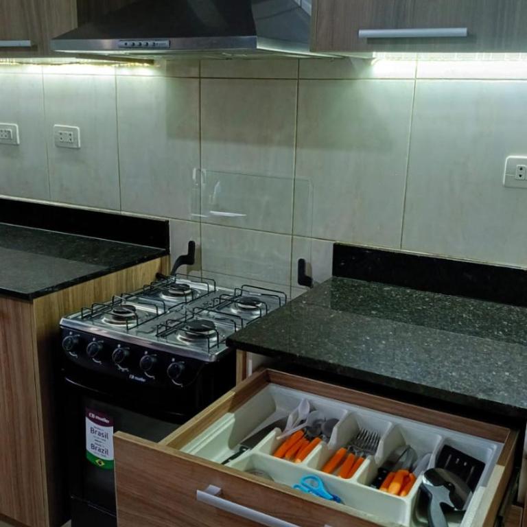 Lovely Home Near the Airport and Business District - One-Bedroom House - 4