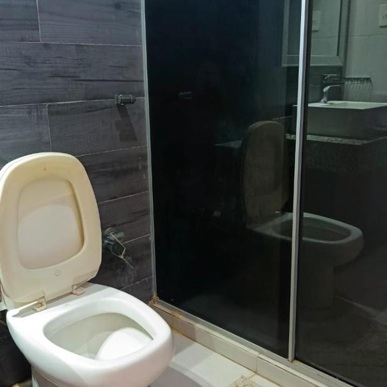 Lovely Home Near the Airport and Business District - One-Bedroom House - 17