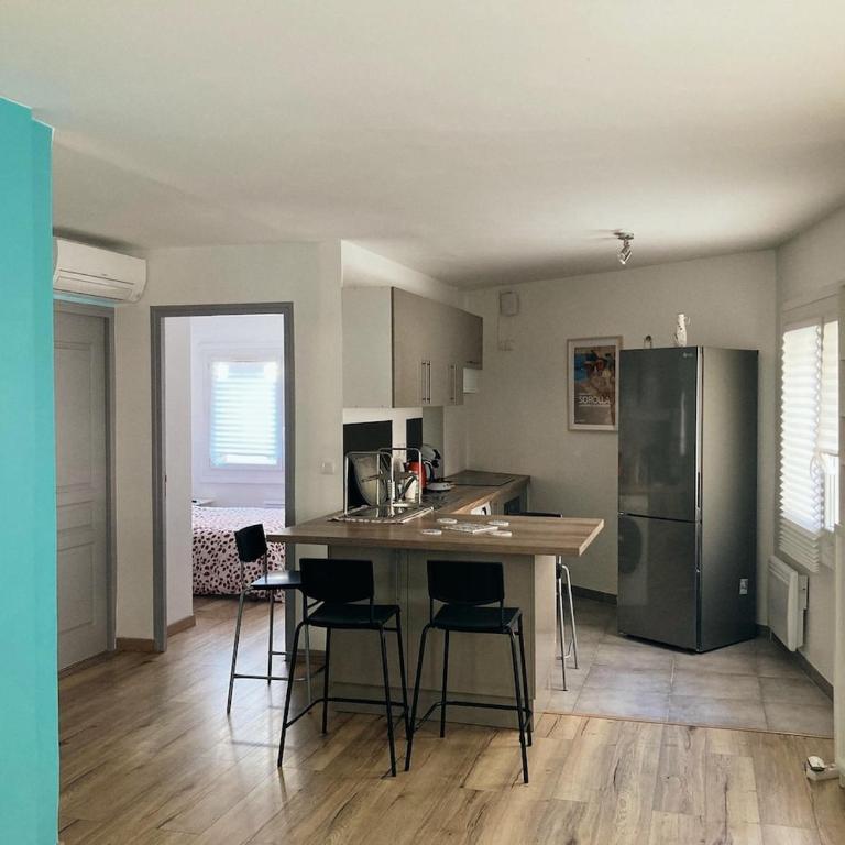 F2 de 50m2 climatisé au centre-ville - Apartment mit 1 Schlafzimmer - 5
