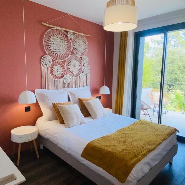 Villa de luxe avec piscine et vue imprenable sur le lac - Villa - Vue sur Mer - 9