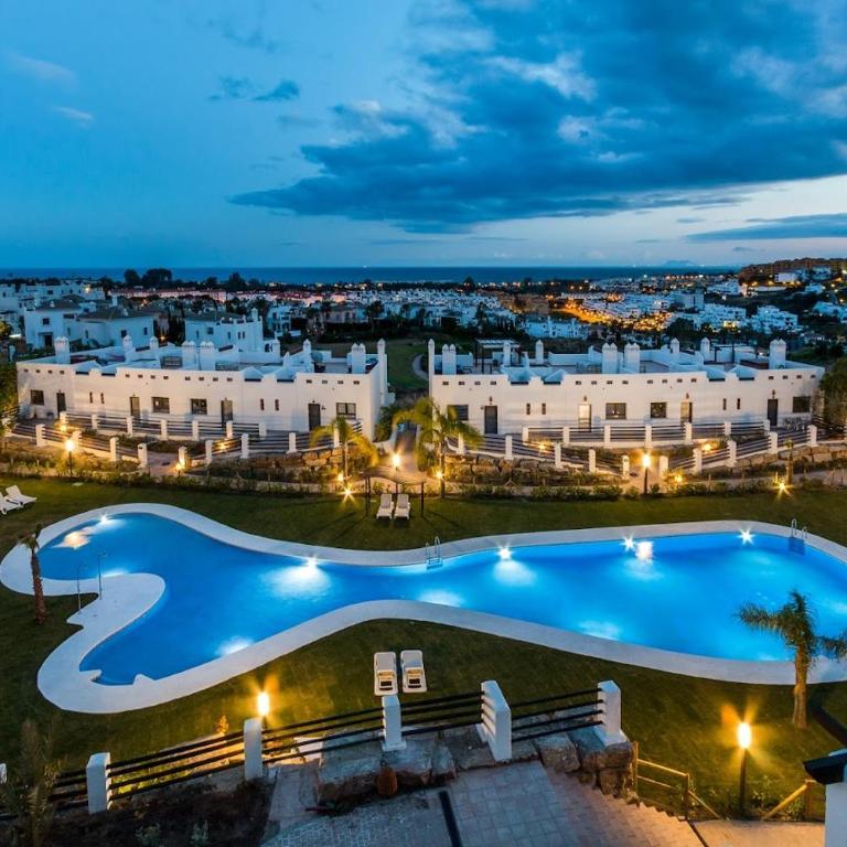 Sea View & Mountain View Apartment with Private Jacuzzi - Sunset Golf, Estepona - Apartamento - 20