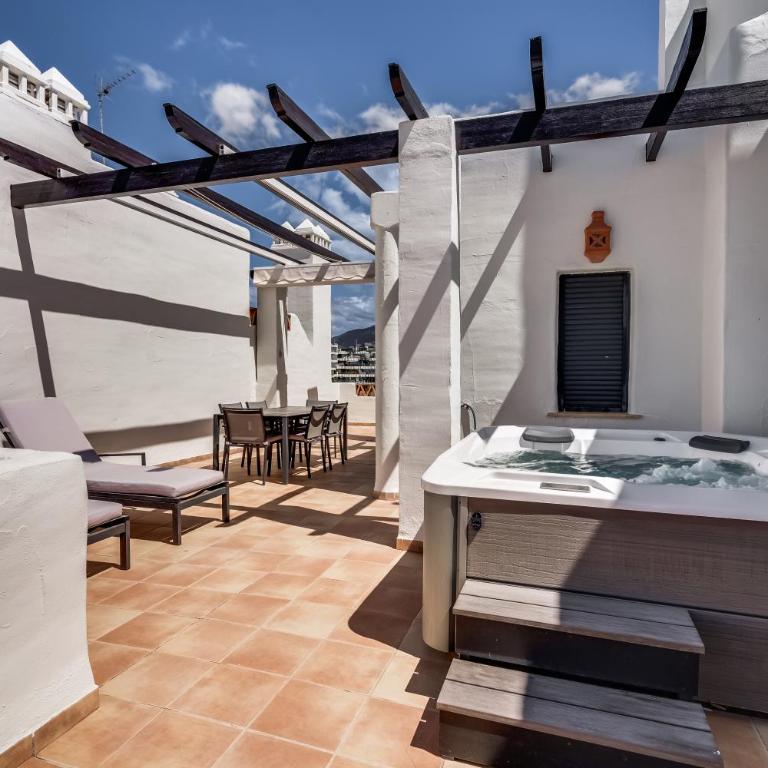 Sea View & Mountain View Apartment with Private Jacuzzi - Sunset Golf, Estepona - Apartamento - 22