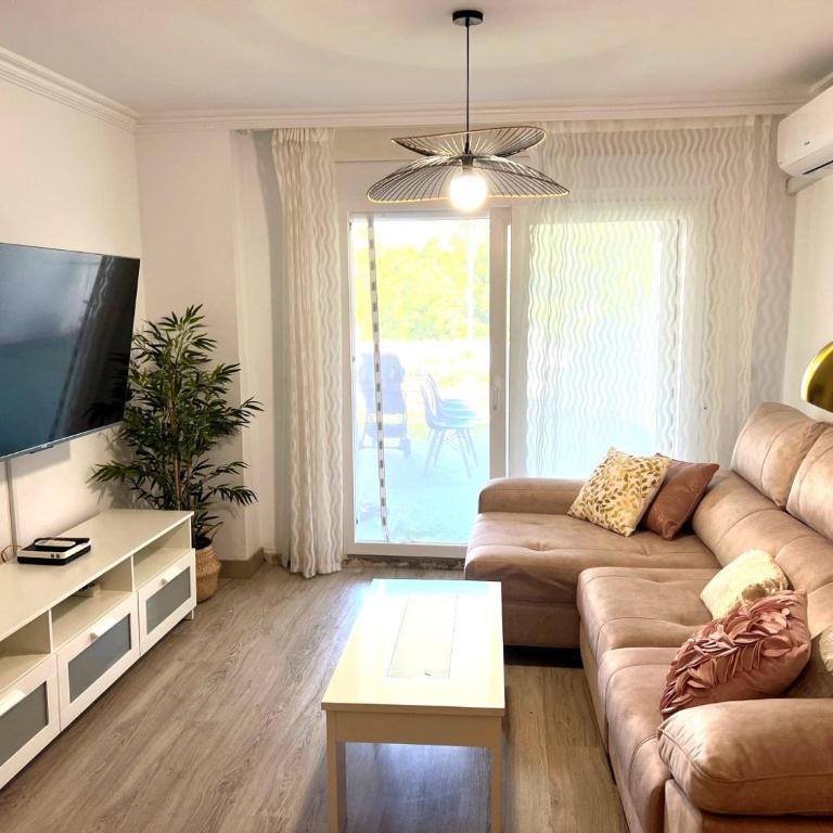 Alhambra Tropical - Terraza Oasis Smart TV y Relax a 7min de la Playa - Apartamento de 2 dormitorios - 4