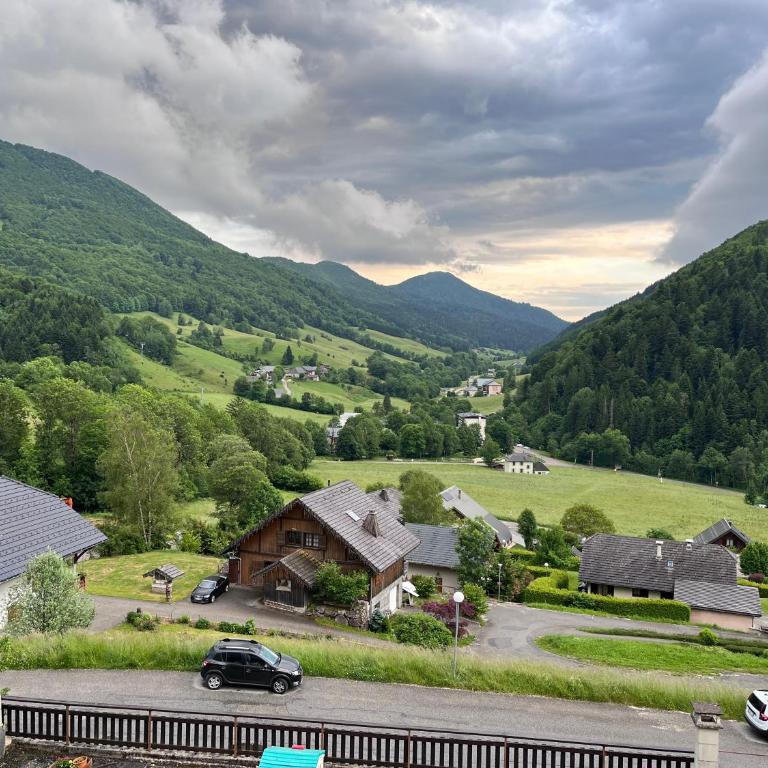Le Balcon d'Aillon - Appartement 2 Chambres avec Vue sur la Montagne - 1