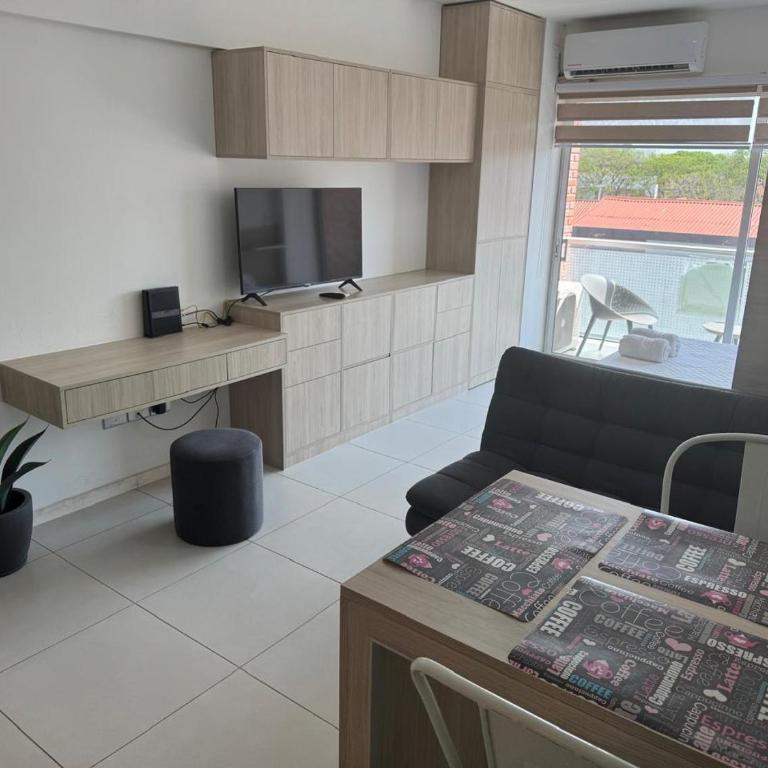 ZONA VIP elegante y comodo APARTAMENTO FAMILIAR CON BALCON y hermosa vista a la calle, canal isuto zona equipetrol - Apartamento de 1 dormitorio - 3