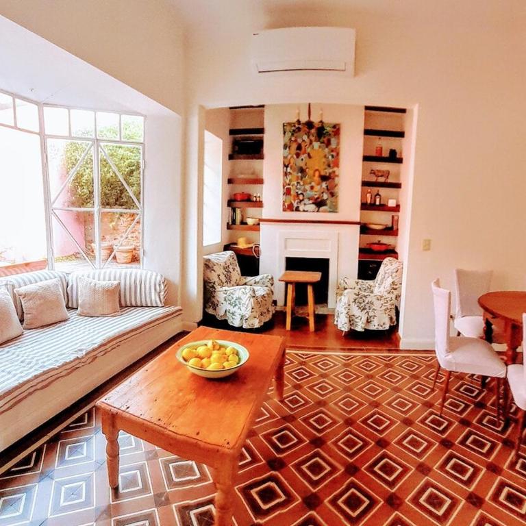 La Casa Rosada del Barrio Histórico - Three-Bedroom House - 10