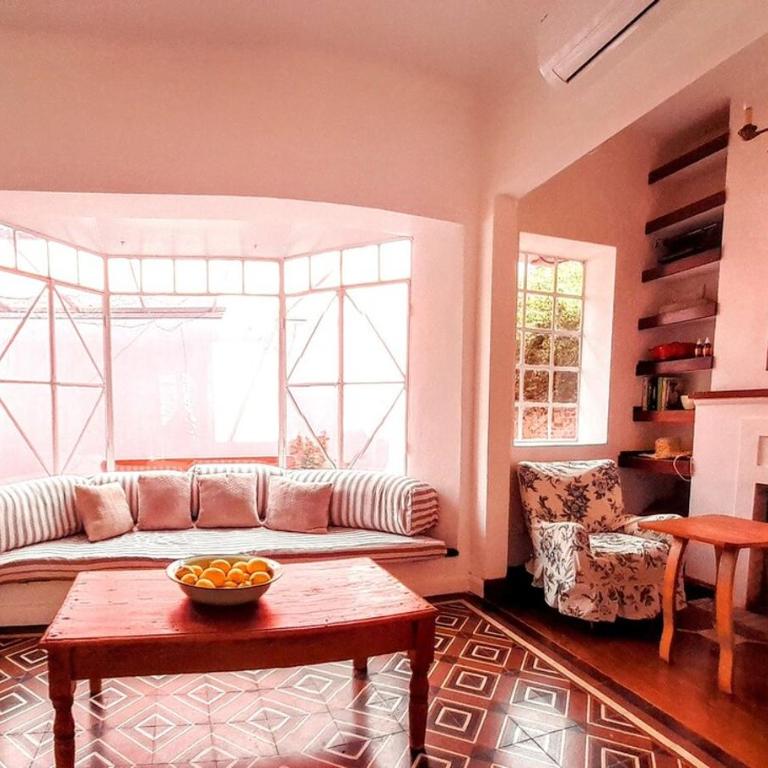 La Casa Rosada del Barrio Histórico - Three-Bedroom House - 8