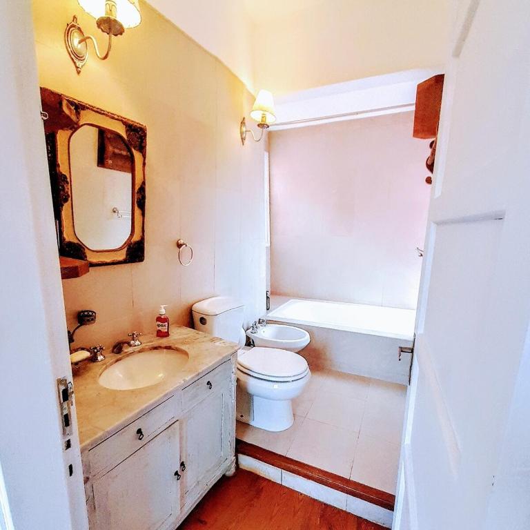 La Casa Rosada del Barrio Histórico - Three-Bedroom House - 32