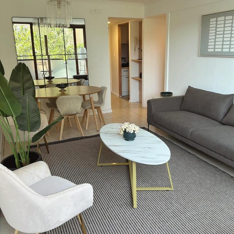 Descubre Santiago desde amplio depto con vista única - Three-Bedroom Apartment - 10