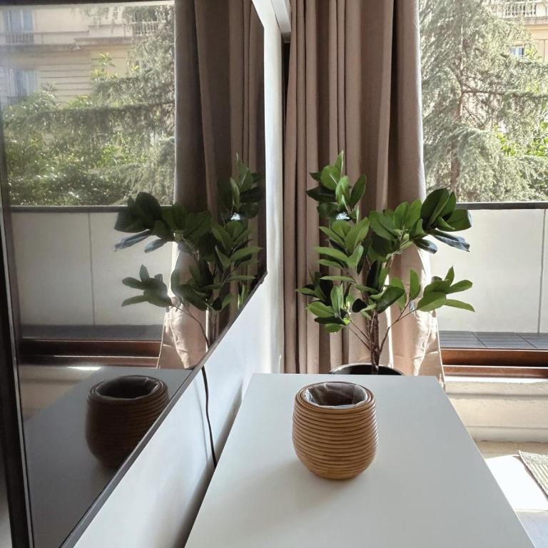 Descubre Santiago desde amplio depto con vista única - Three-Bedroom Apartment - 25