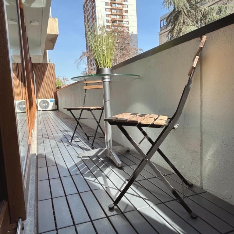 Descubre Santiago desde amplio depto con vista única - Three-Bedroom Apartment - 26