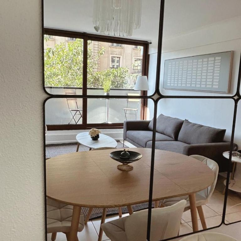 Descubre Santiago desde amplio depto con vista única - Three-Bedroom Apartment - 36