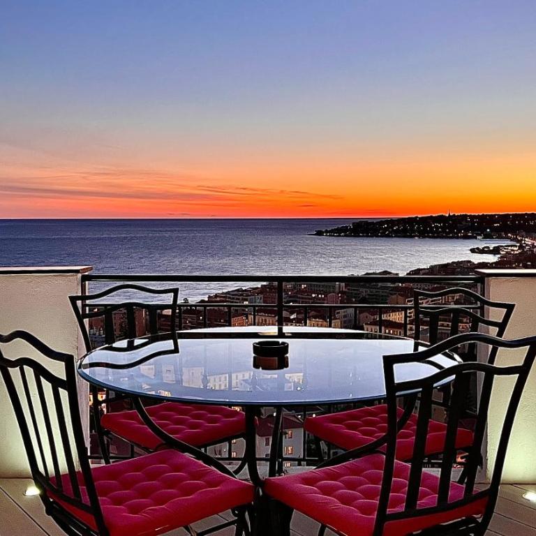 MINI-VILLA "SEAVIEWS BY JENNI MENTON" Calme,vue féérique,immense terrasse et parking privé à 5 minutes du coeur de ville - Apartment mit 1 Schlafzimmer - 1