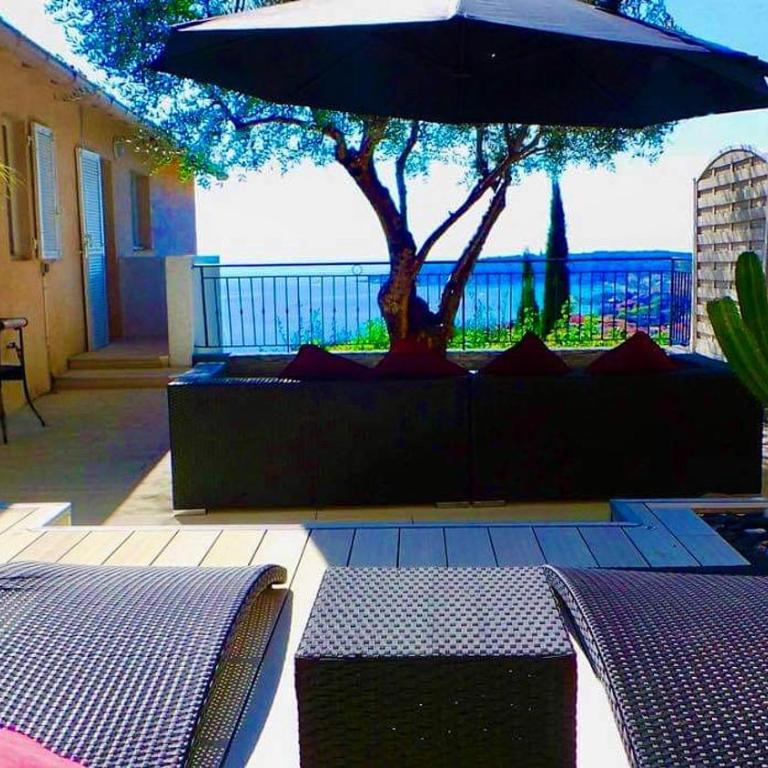 MINI-VILLA "SEAVIEWS BY JENNI MENTON" Calme,vue féérique,immense terrasse et parking privé à 5 minutes du coeur de ville - Apartment mit 1 Schlafzimmer - 11