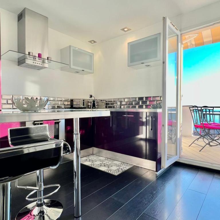 MINI-VILLA "SEAVIEWS BY JENNI MENTON" Calme,vue féérique,immense terrasse et parking privé à 5 minutes du coeur de ville - Apartment mit 1 Schlafzimmer - 29