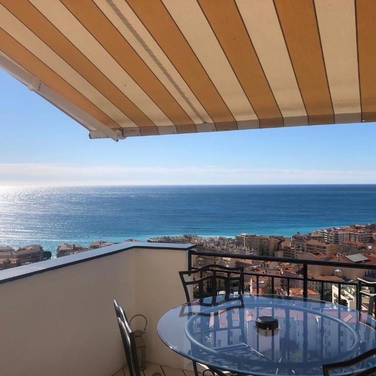 MINI-VILLA "SEAVIEWS BY JENNI MENTON" Calme,vue féérique,immense terrasse et parking privé à 5 minutes du coeur de ville - Apartment mit 1 Schlafzimmer - 17