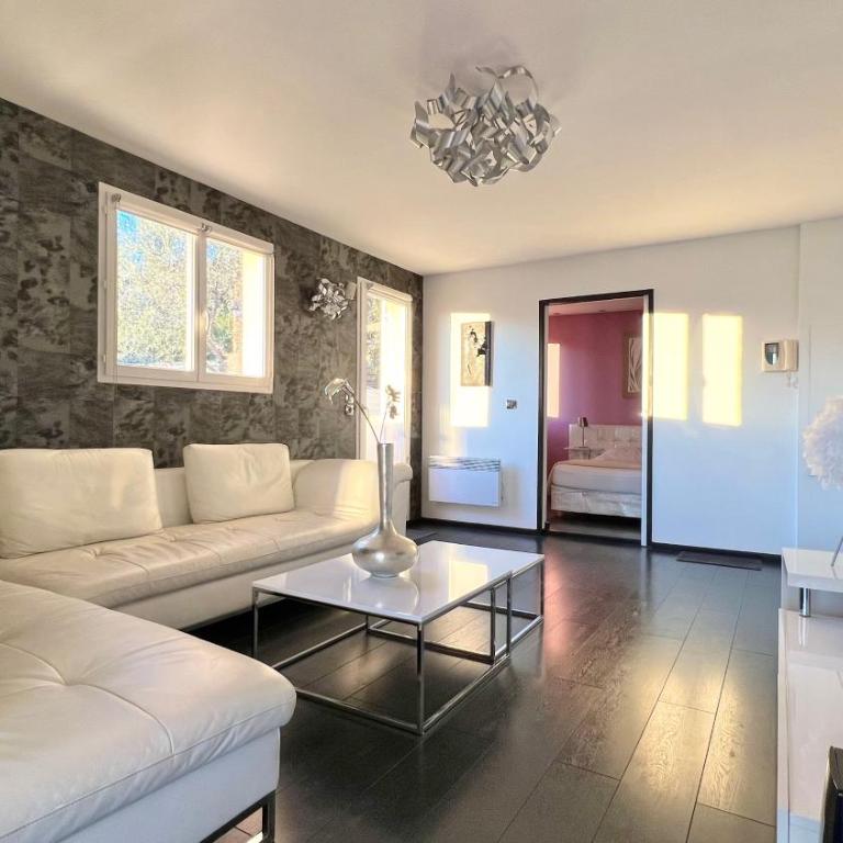 MINI-VILLA "SEAVIEWS BY JENNI MENTON" Calme,vue féérique,immense terrasse et parking privé à 5 minutes du coeur de ville - Apartment mit 1 Schlafzimmer - 13