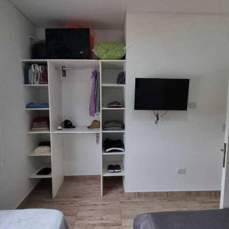 Amplia casa con pileta, parque y acceso a la playa - Three-Bedroom House - 15