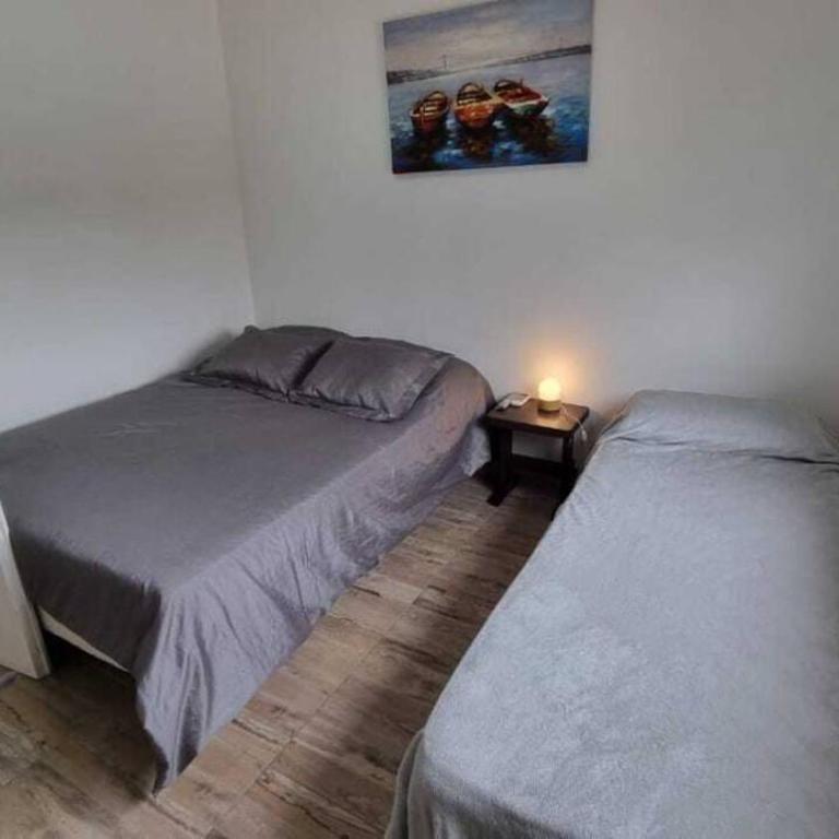 Amplia casa con pileta, parque y acceso a la playa - Three-Bedroom House - 17