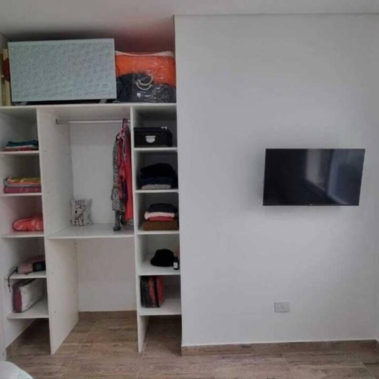 Amplia casa con pileta, parque y acceso a la playa - Three-Bedroom House - 18