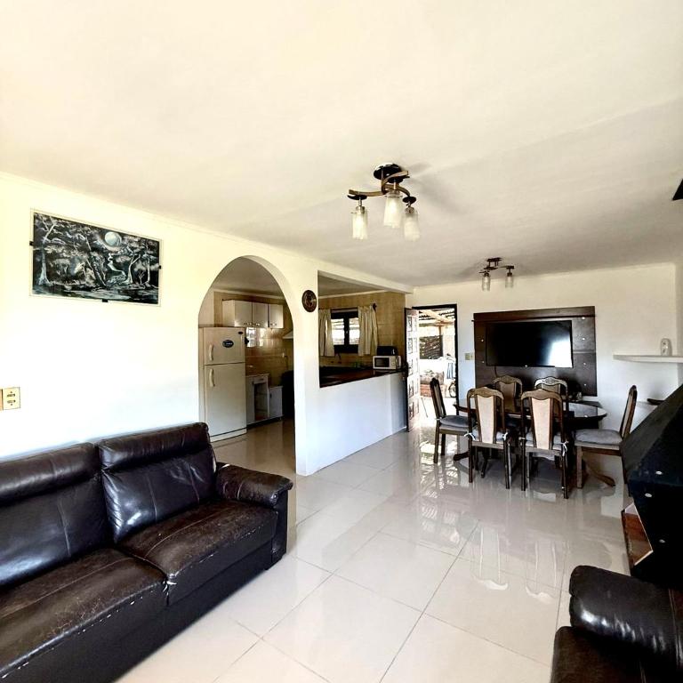 Piriapolis, a metros de la fuente de venus- se reserva con seña - Casa de 3 dormitorios - 6