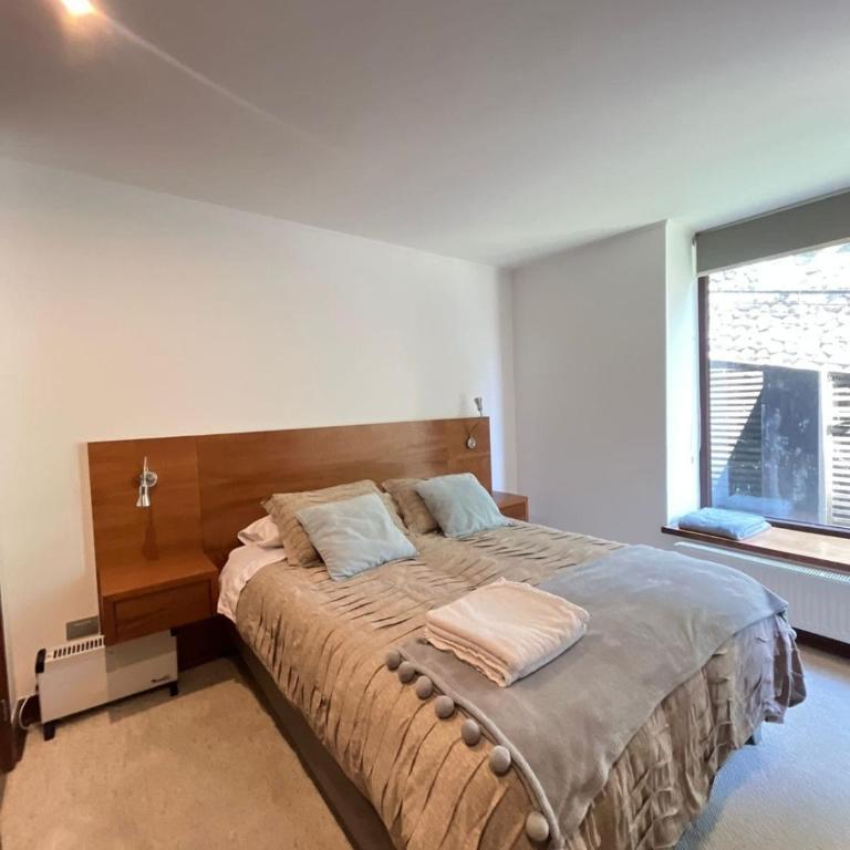 departamento con vista al lago 7p - Three-Bedroom Apartment - 2