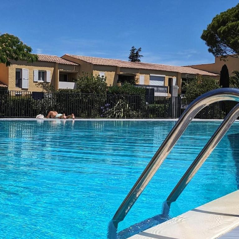 Oasis Climatisé, Piscine, Confortable, Paisible, Garage privé, Jardin, Cuisine Équipé - Apartment mit Gartenblick - 64