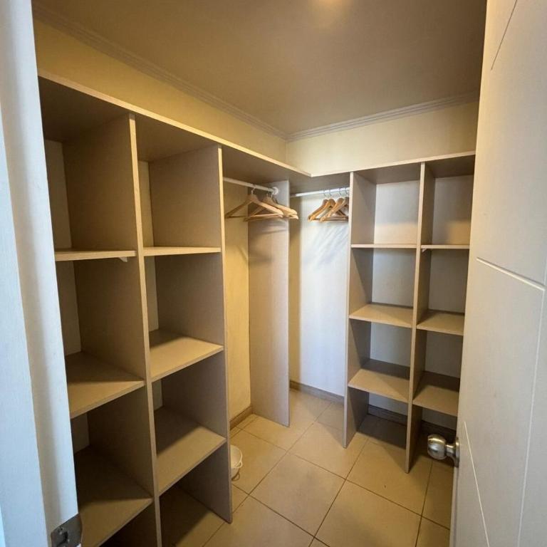 Moderno departamento, cómodo y céntrico - Two-Bedroom Apartment - 10