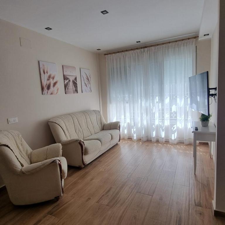 Vivienda Turística Independiente Sol y Alma - Four-Bedroom House - 10
